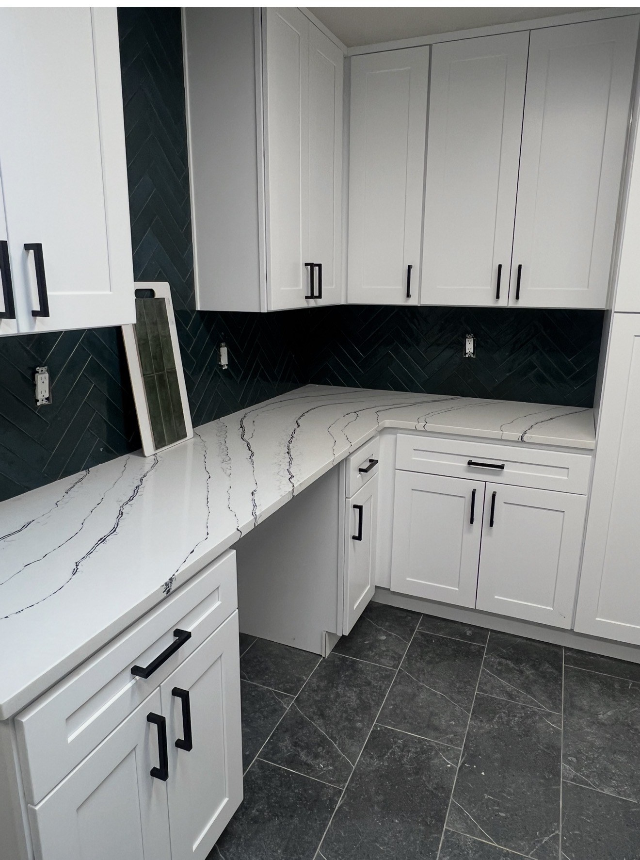 Simple, striking surfaces: countertop detail