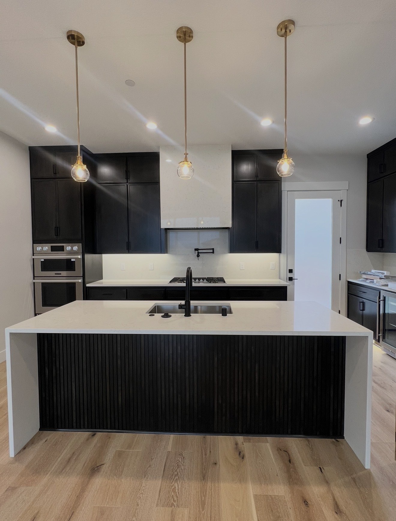 Bold contrast, clean lines: contemporary kitchen