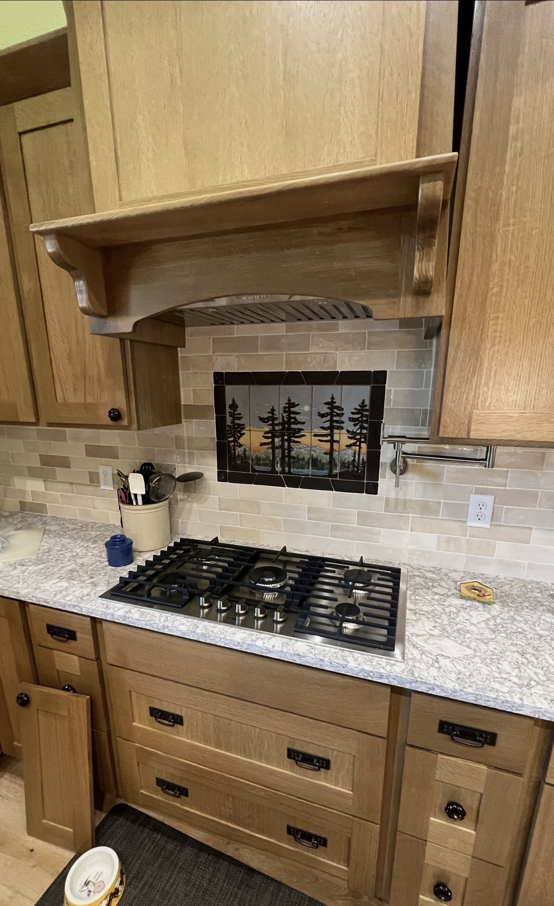 The finishing details: range-side countertops